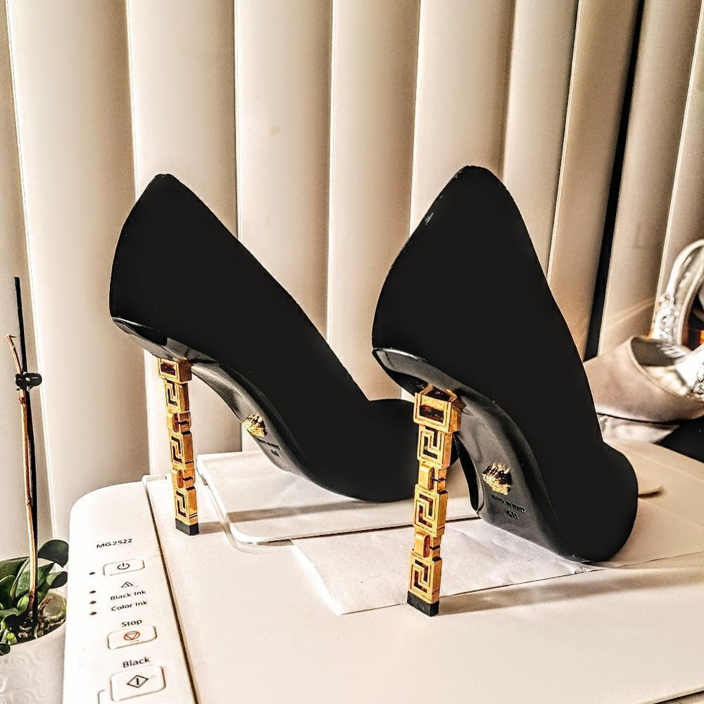 Versace - Picture 3 of 16